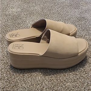 No Boundaries slide on platform sandals